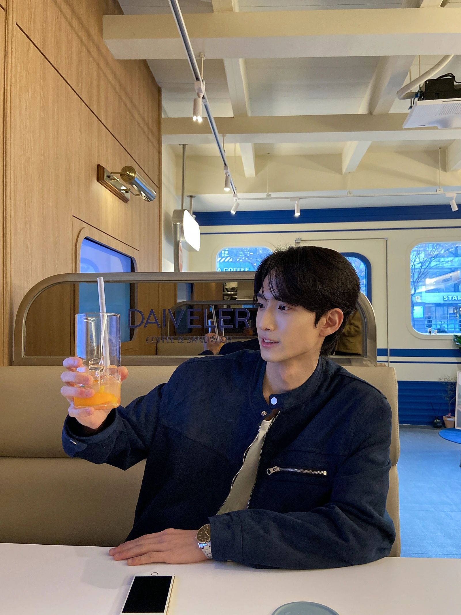 9살 연하한테 번호 따인 썰 푼다 ㅋㅋ